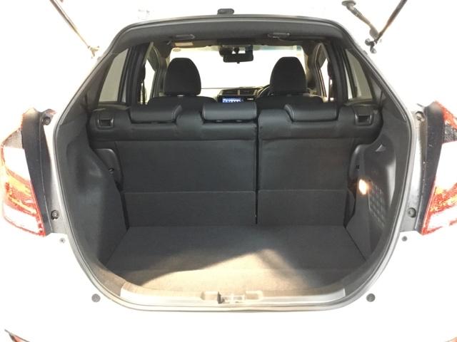 フィットハイブリッド Sホンダセンシング メモリーナビ フルセグ ETC USBポート サイドSRS パワステ 整備記録簿 パワーウインドウ ナビTV アクティブクルーズコントロール AAC スマ-トキ- 盗難防止装置 エアバッグ ABS(10枚目)