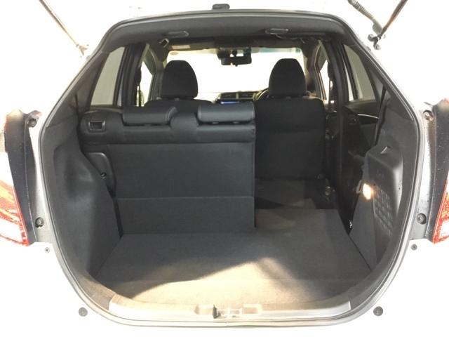 フィットハイブリッド Sホンダセンシング メモリーナビ フルセグ ETC USBポート サイドSRS パワステ 整備記録簿 パワーウインドウ ナビTV アクティブクルーズコントロール AAC スマ-トキ- 盗難防止装置 エアバッグ ABS(11枚目)