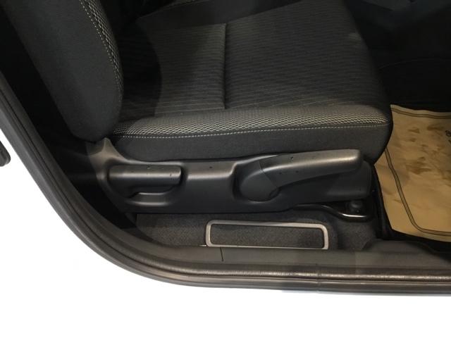 フィットハイブリッド Sホンダセンシング メモリーナビ フルセグ ETC USBポート サイドSRS パワステ 整備記録簿 パワーウインドウ ナビTV アクティブクルーズコントロール AAC スマ-トキ- 盗難防止装置 エアバッグ ABS(17枚目)