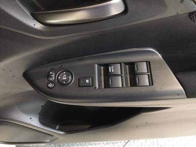 フィットハイブリッド Sホンダセンシング メモリーナビ フルセグ ETC USBポート サイドSRS パワステ 整備記録簿 パワーウインドウ ナビTV アクティブクルーズコントロール AAC スマ-トキ- 盗難防止装置 エアバッグ ABS(18枚目)