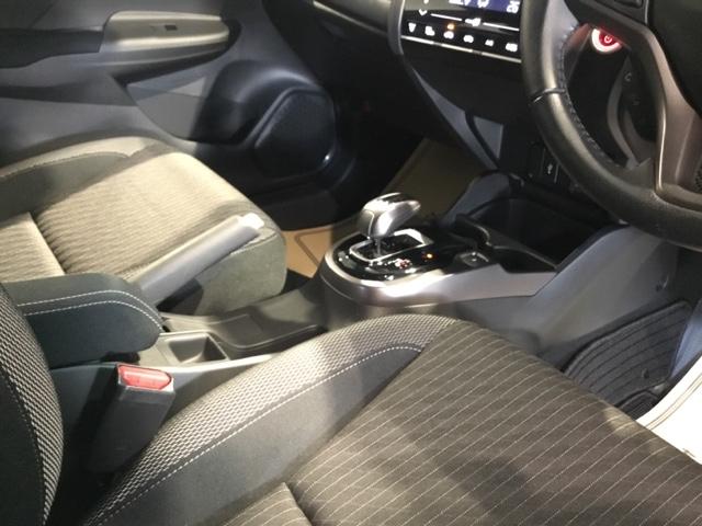 フィットハイブリッド Sホンダセンシング メモリーナビ フルセグ ETC USBポート サイドSRS パワステ 整備記録簿 パワーウインドウ ナビTV アクティブクルーズコントロール AAC スマ-トキ- 盗難防止装置 エアバッグ ABS(19枚目)