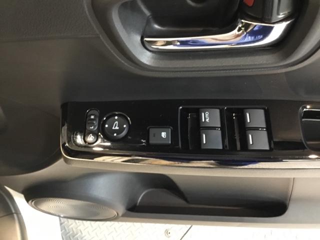 Ｎ－ＯＮＥ プレミアム　試乗車　リアカメラ　ＥＴＣ　両席エアバック　横滑り防止装置　ソナー　禁煙　Ｂカメラ　ＬＥＤヘッドライト　衝突被害軽減ブレーキ　サイドカーテンエアバック　オートクルーズコントロール　ＡＢＳ　ドラレコ（18枚目）