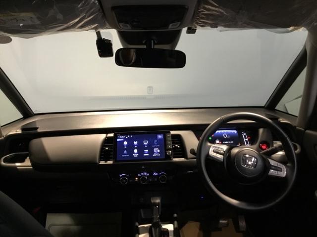 フィット ホーム　メモリーナビ　フルセグ　リアカメラ　ＥＴＣ　ドラレコ　カーテンエアバック　前後障害物センサー　ＶＳＡ　イモビライザー　スマ－トキ－　ＵＳＢ　ＬＥＤヘッドライト　クルコン　禁煙　ＡＢＳ　記録簿　ＡＡＣ（2枚目）