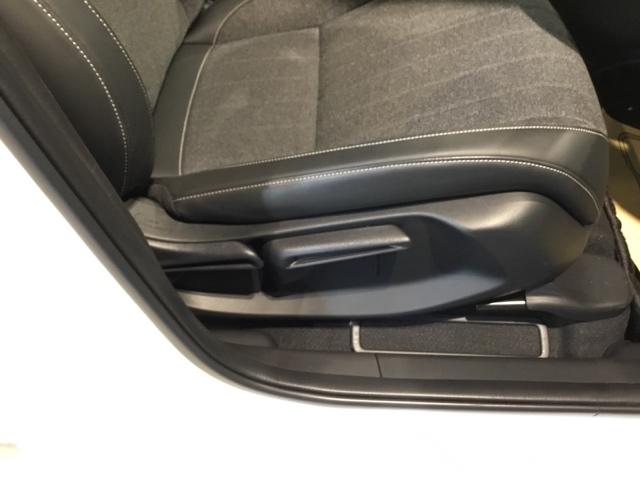 フィット ホーム　メモリーナビ　フルセグ　リアカメラ　ＥＴＣ　ドラレコ　カーテンエアバック　前後障害物センサー　ＶＳＡ　イモビライザー　スマ－トキ－　ＵＳＢ　ＬＥＤヘッドライト　クルコン　禁煙　ＡＢＳ　記録簿　ＡＡＣ（16枚目）