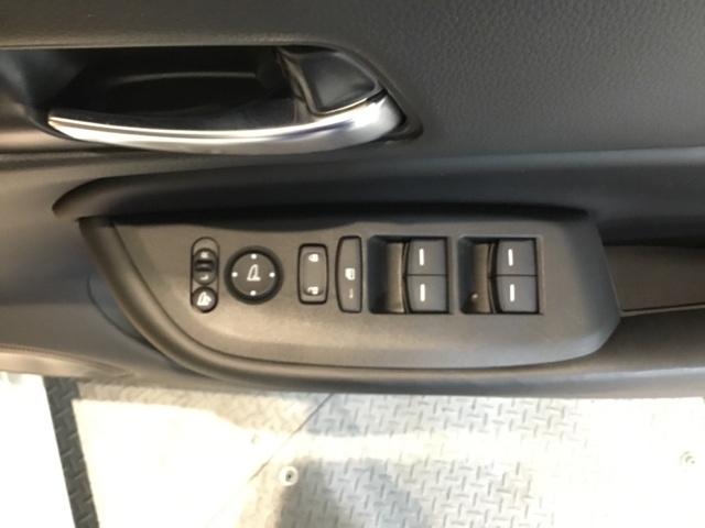 フィット ホーム　メモリーナビ　フルセグ　リアカメラ　ＥＴＣ　ドラレコ　カーテンエアバック　前後障害物センサー　ＶＳＡ　イモビライザー　スマ－トキ－　ＵＳＢ　ＬＥＤヘッドライト　クルコン　禁煙　ＡＢＳ　記録簿　ＡＡＣ（17枚目）