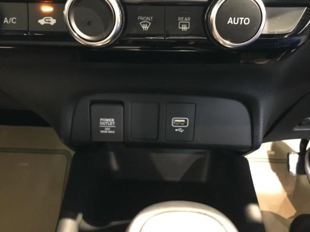 フィット ホーム　メモリーナビ　フルセグ　リアカメラ　ＥＴＣ　ドラレコ　カーテンエアバック　前後障害物センサー　ＶＳＡ　イモビライザー　スマ－トキ－　ＵＳＢ　ＬＥＤヘッドライト　クルコン　禁煙　ＡＢＳ　記録簿　ＡＡＣ（24枚目）