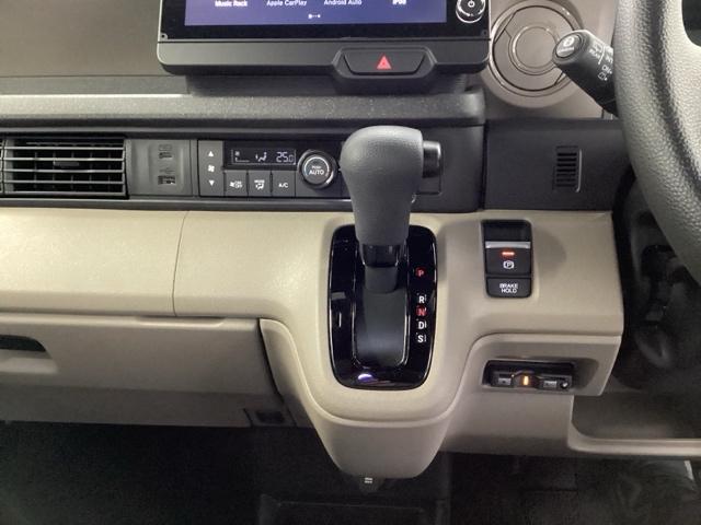 Ｎ－ＢＯＸジョイ ベースグレード　両側電動スライドドア　先進ライト　ＥＴＣ　衝突軽減ブレーキ　サイドＳＲＳ　横滑り防止機能　エアバッグ　盗難防止システム　ベンチシート　フルセグＴＶ　エアコン　オートハイビーム　パワーウィンドウ　ＵＳＢ（14枚目）