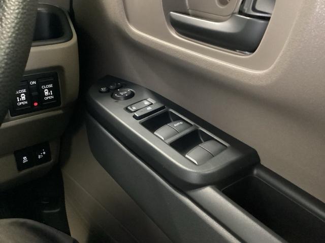 Ｎ－ＢＯＸジョイ ベースグレード　両側電動スライドドア　先進ライト　ＥＴＣ　衝突軽減ブレーキ　サイドＳＲＳ　横滑り防止機能　エアバッグ　盗難防止システム　ベンチシート　フルセグＴＶ　エアコン　オートハイビーム　パワーウィンドウ　ＵＳＢ（41枚目）