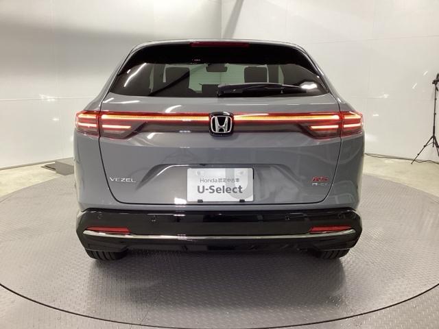 ヴェゼル ｅ：ＨＥＶＲＳ　リアカメラ　電動リアゲート　ＥＴＣ　ＬＥＤヘッドランプ　オートエアコン　パーキングセンサー　誤発進抑制機能　Ｂカメラ　オートマチックハイビーム　ＵＳＢ　スマートキー　フルセグ　パワーテールゲート（9枚目）