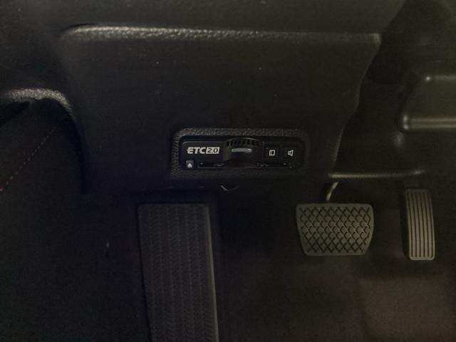 ヴェゼル ｅ：ＨＥＶＲＳ　リアカメラ　電動リアゲート　ＥＴＣ　ＬＥＤヘッドランプ　オートエアコン　パーキングセンサー　誤発進抑制機能　Ｂカメラ　オートマチックハイビーム　ＵＳＢ　スマートキー　フルセグ　パワーテールゲート（14枚目）