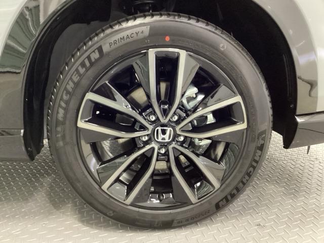 ヴェゼル ｅ：ＨＥＶＲＳ　リアカメラ　電動リアゲート　ＥＴＣ　ＬＥＤヘッドランプ　オートエアコン　パーキングセンサー　誤発進抑制機能　Ｂカメラ　オートマチックハイビーム　ＵＳＢ　スマートキー　フルセグ　パワーテールゲート（19枚目）