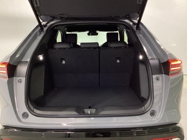 ヴェゼル ｅ：ＨＥＶＲＳ　リアカメラ　電動リアゲート　ＥＴＣ　ＬＥＤヘッドランプ　オートエアコン　パーキングセンサー　誤発進抑制機能　Ｂカメラ　オートマチックハイビーム　ＵＳＢ　スマートキー　フルセグ　パワーテールゲート（22枚目）