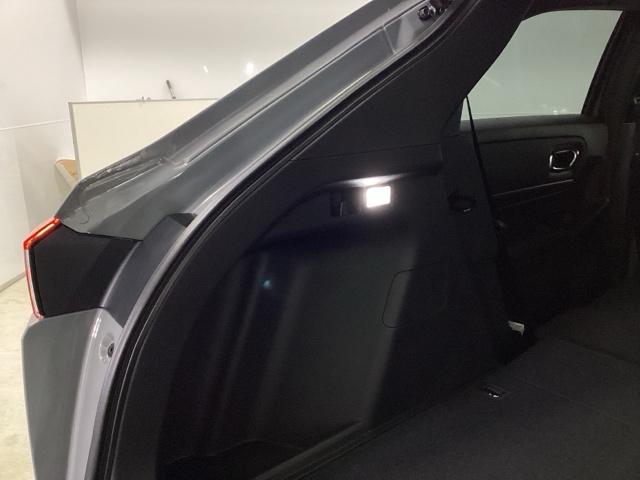 ヴェゼル ｅ：ＨＥＶＲＳ　リアカメラ　電動リアゲート　ＥＴＣ　ＬＥＤヘッドランプ　オートエアコン　パーキングセンサー　誤発進抑制機能　Ｂカメラ　オートマチックハイビーム　ＵＳＢ　スマートキー　フルセグ　パワーテールゲート（25枚目）