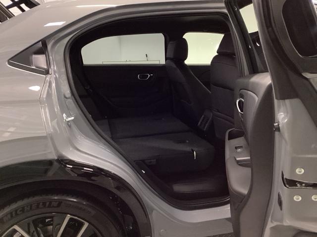 ヴェゼル ｅ：ＨＥＶＲＳ　リアカメラ　電動リアゲート　ＥＴＣ　ＬＥＤヘッドランプ　オートエアコン　パーキングセンサー　誤発進抑制機能　Ｂカメラ　オートマチックハイビーム　ＵＳＢ　スマートキー　フルセグ　パワーテールゲート（26枚目）