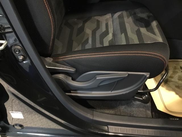 タフト Ｇ　メモリーナビ　リアカメラ　ＥＴＣ　踏み間違い防止装置　ＴＶナビ　サンル－フ　シートヒータ　ＵＳＢ　セキュリティーアラーム　ＡＣ　Ｂカメラ　ＤＶＤ　スマキー　キーフリー　サイドエアバッグ　地デジ　ＡＢＳ（15枚目）