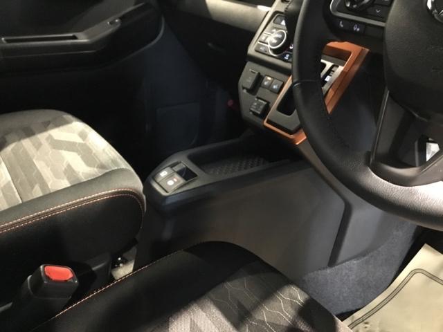 タフト Ｇ　メモリーナビ　リアカメラ　ＥＴＣ　踏み間違い防止装置　ＴＶナビ　サンル－フ　シートヒータ　ＵＳＢ　セキュリティーアラーム　ＡＣ　Ｂカメラ　ＤＶＤ　スマキー　キーフリー　サイドエアバッグ　地デジ　ＡＢＳ（17枚目）