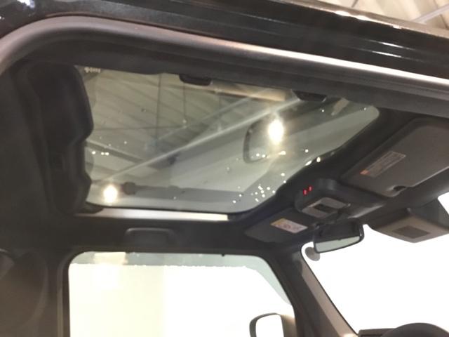 タフト Ｇ　メモリーナビ　リアカメラ　ＥＴＣ　踏み間違い防止装置　ＴＶナビ　サンル－フ　シートヒータ　ＵＳＢ　セキュリティーアラーム　ＡＣ　Ｂカメラ　ＤＶＤ　スマキー　キーフリー　サイドエアバッグ　地デジ　ＡＢＳ（27枚目）