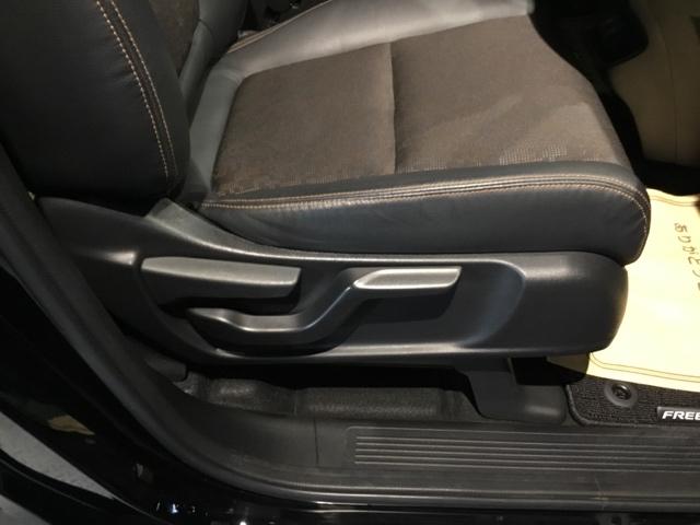 フリードハイブリッド ハイブリッド・クロスターホンダセンシング　両側電動スライドドア　ＥＴＣ　リアカメラ　追従式クルーズコントロール　後カメラ　盗難防止　スマートキー　ＶＳＡ　ＡＢＳ　エアバッグ　ＥＣＯモード　キーフリー　運転席助手席エアバッグ　カーテンエアバッグ（16枚目）