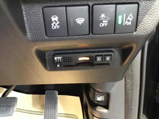 フリードハイブリッド ハイブリッド・クロスターホンダセンシング　両側電動スライドドア　ＥＴＣ　リアカメラ　追従式クルーズコントロール　後カメラ　盗難防止　スマートキー　ＶＳＡ　ＡＢＳ　エアバッグ　ＥＣＯモード　キーフリー　運転席助手席エアバッグ　カーテンエアバッグ（28枚目）