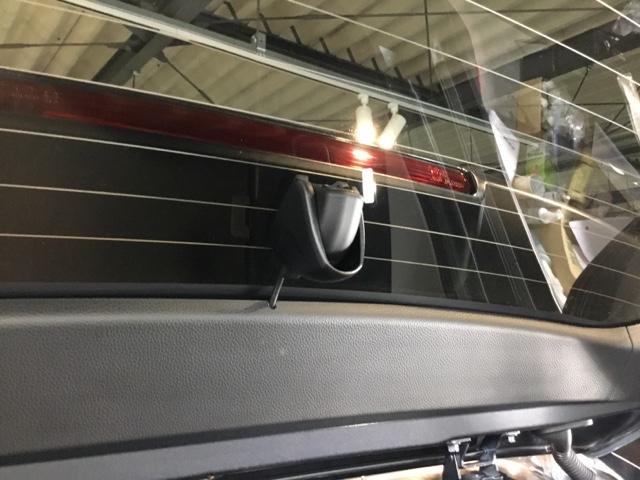 ヴェゼル ｅ：ＨＥＶＺ　メモリーナビ　ドラレコ　ＥＴＣ　リアカメラ　スマートキー＆プッシュスタート　ダブルエアコン　サイドＳＲＳ　イモビ　地デジ　Ｂカメ　キーレスエントリー　Ｃソナー　ＵＳＢポート　ＰＳ　ＬＥＤライト　ＡＡＣ（12枚目）