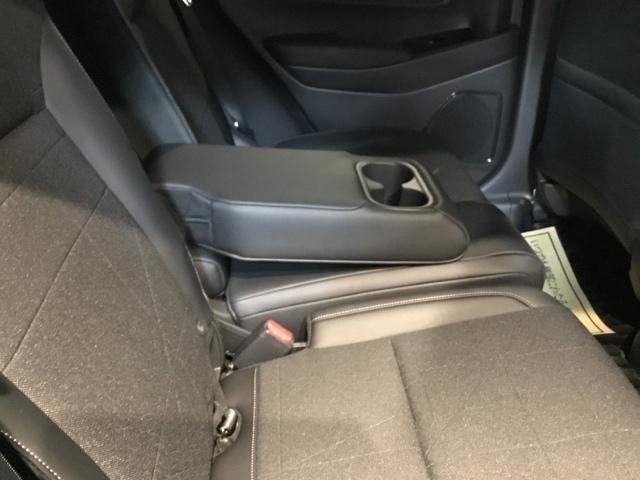 ヴェゼル ｅ：ＨＥＶＺ　メモリーナビ　ドラレコ　ＥＴＣ　リアカメラ　スマートキー＆プッシュスタート　ダブルエアコン　サイドＳＲＳ　イモビ　地デジ　Ｂカメ　キーレスエントリー　Ｃソナー　ＵＳＢポート　ＰＳ　ＬＥＤライト　ＡＡＣ（17枚目）