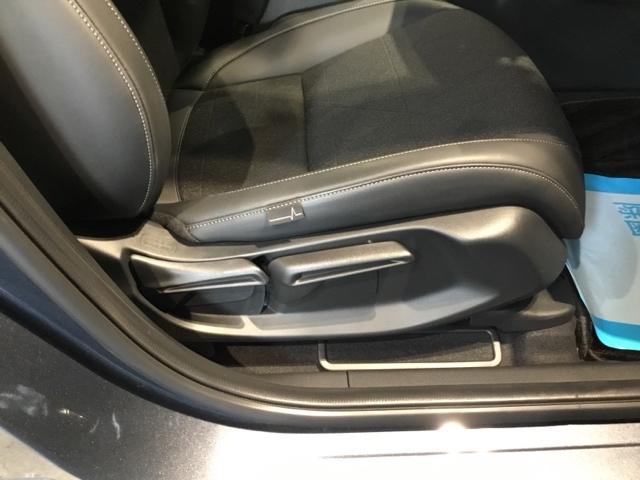 ヴェゼル ｅ：ＨＥＶＺ　メモリーナビ　ドラレコ　ＥＴＣ　リアカメラ　スマートキー＆プッシュスタート　ダブルエアコン　サイドＳＲＳ　イモビ　地デジ　Ｂカメ　キーレスエントリー　Ｃソナー　ＵＳＢポート　ＰＳ　ＬＥＤライト　ＡＡＣ（19枚目）