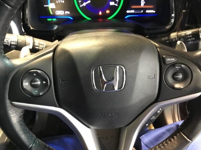 �n���h���̉E���ɃN���[�Y�R���g���[���B�����ɃI�[�f�B�I�����[�g�R���g���[���X�C�b�`�B�茳�ő���ł��ĕ֗��ł��B