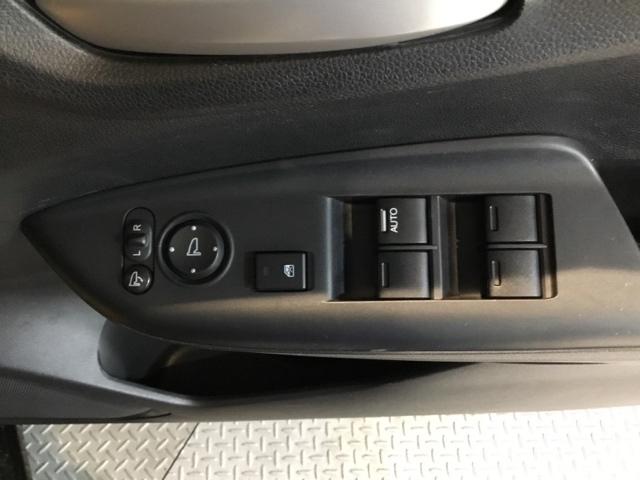 �d���i�[�������R���h�A�~���[�ƁA�p���[�E�B���h�E�X�C�b�`���͉^�]�ȃh�A�ɂ���܂��B