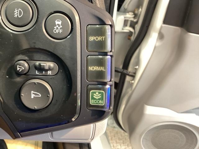 α　純正ＨＤＤナビ　リアカメラ　ＥＴＣ　スマキ－　運転席助手席エアバッグ　イモビライザー　記録簿　運転席エアバック　キーレスエントリー　衝突安全ボディ　ＡＣ　ＡＵＴＯライト　パワーウインドウ　ＡＢＳ（画像18）