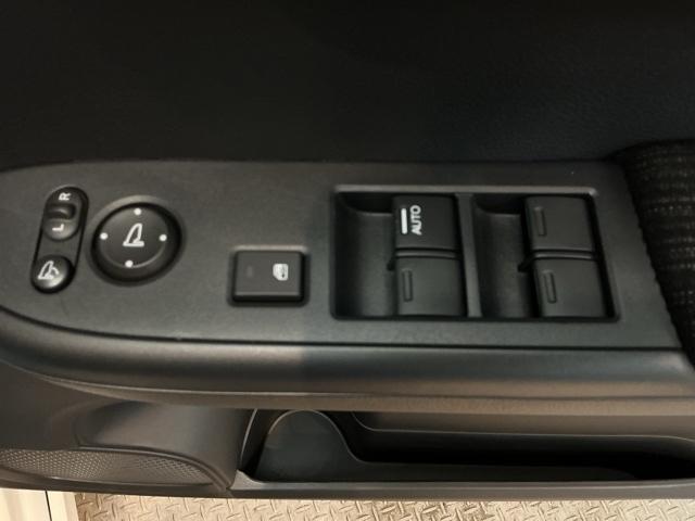 Ｌ　試乗車　メモリーナビ　ＥＴＣ　ドラレコ　リアカメラ　ＢＴ接続　サイドエアバック　フルセグテレビ　ＡＣＣ　横滑り防止　リヤカメラ　車線逸脱警報　シートヒータ　コーナーセンサー　ＵＳＢ　ＬＥＤヘッドライト（画像12）