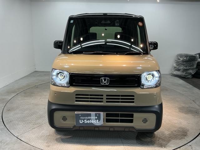 ベースグレード　試乗車　メモリーナビ　ＥＴＣ　ドラレコ　リアカメラ　両側ＰＳＤ　運転席シートヒーター　衝突被害軽減ブレーキ　整備記録簿　スマ－トキ－　エアコン　ＤＶＤ再生　横滑り防止機能　Ｒカメラ　ＬＥＤ　キーレス（画像4）