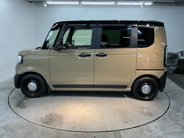 ベースグレード　試乗車　メモリーナビ　ＥＴＣ　ドラレコ　リアカメラ　両側ＰＳＤ　運転席シートヒーター　衝突被害軽減ブレーキ　整備記録簿　スマ－トキ－　エアコン　ＤＶＤ再生　横滑り防止機能　Ｒカメラ　ＬＥＤ　キーレス（画像5）