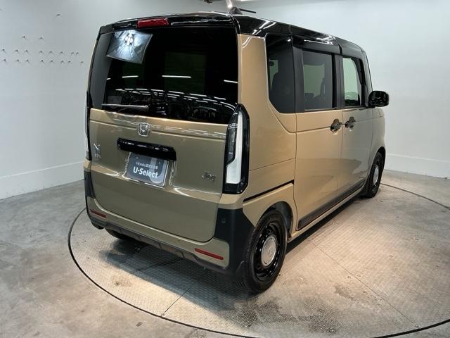 ベースグレード　試乗車　メモリーナビ　ＥＴＣ　ドラレコ　リアカメラ　両側ＰＳＤ　運転席シートヒーター　衝突被害軽減ブレーキ　整備記録簿　スマ－トキ－　エアコン　ＤＶＤ再生　横滑り防止機能　Ｒカメラ　ＬＥＤ　キーレス（画像6）
