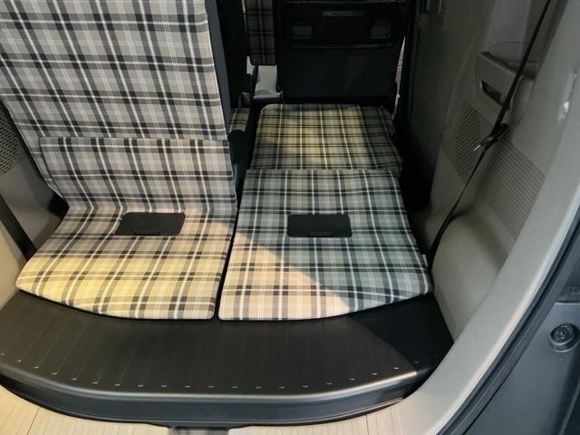 ベースグレード　試乗車　メモリーナビ　ＥＴＣ　ドラレコ　リアカメラ　両側ＰＳＤ　運転席シートヒーター　衝突被害軽減ブレーキ　整備記録簿　スマ－トキ－　エアコン　ＤＶＤ再生　横滑り防止機能　Ｒカメラ　ＬＥＤ　キーレス（画像9）
