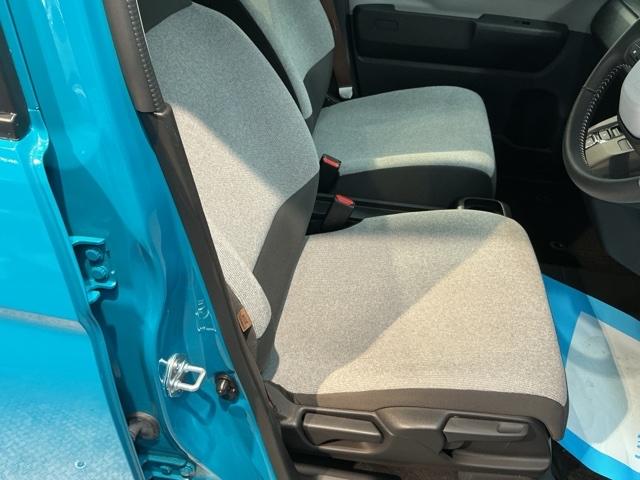ｅ：Ｌ　試乗車　ドラレコ　リアカメラ　ＥＴＣ　アダプティブクルコン　コーナーセンサー　ＬＫＡＳ　ＢＴ　バックカメラ　フルセグＴＶ　ＬＥＤヘッドランプ　ドライブレコーダー　シートヒーター　オートライト　ＵＳＢ（画像17）