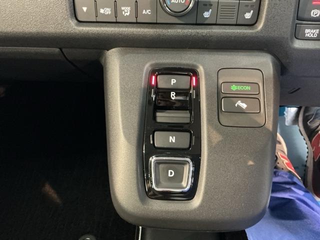 ｅ：Ｌ　試乗車　ドラレコ　リアカメラ　ＥＴＣ　アダプティブクルコン　コーナーセンサー　ＬＫＡＳ　ＢＴ　バックカメラ　フルセグＴＶ　ＬＥＤヘッドランプ　ドライブレコーダー　シートヒーター　オートライト　ＵＳＢ（画像29）
