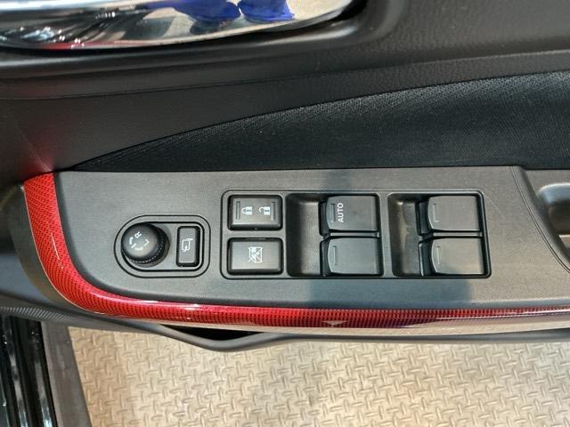 ベースグレード　メモリーナビ　リアカメラ　ＥＴＣ　軽減ブレーキ　ソナー　イモビ　ターボエンジン　横滑防止　ＢＬＵＥＴＯＯＴＨ　エアＢ　エアコン　サイドＳＲＳ　スマキー　パワーウィンドウ　ナビ・ＴＶ　キーフリーシステム（画像14）