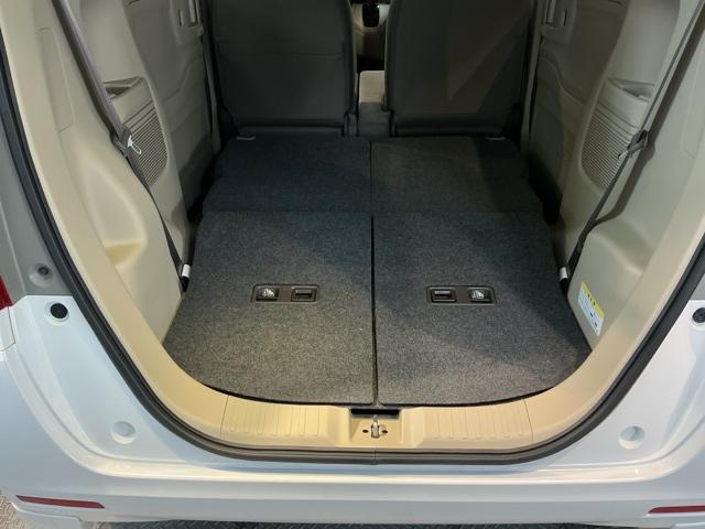 Ｇホンダセンシング　リアカメラ　純正ナビ　オートライト　ＥＴＣ　前後誤発進抑制機能　ベンチシ－ト　スマートキ　車線逸脱センサー　記録簿あり　ＡＵＴＯライト　衝突安全ボディ　横滑防止　ＬＥＤライト　フルオートエアコン（画像10）