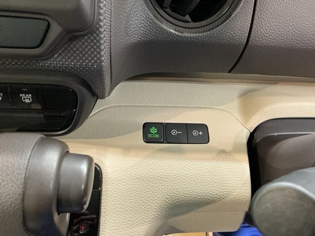 Ｇホンダセンシング　リアカメラ　純正ナビ　オートライト　ＥＴＣ　前後誤発進抑制機能　ベンチシ－ト　スマートキ　車線逸脱センサー　記録簿あり　ＡＵＴＯライト　衝突安全ボディ　横滑防止　ＬＥＤライト　フルオートエアコン（画像24）