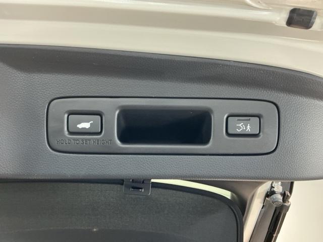 ｅ：ＨＥＶＺ　シートヒーター　リアカメラ　ＥＴＣ　バックアイカメラ　ブレーキサポート　スマ－トキー　前後センサー　パワーリアゲート　アダクティブクルーズコントロール　Ｂｌｕｅｔｏｏｔｈ　横滑り防止機能　ナビＴＶ（画像12）