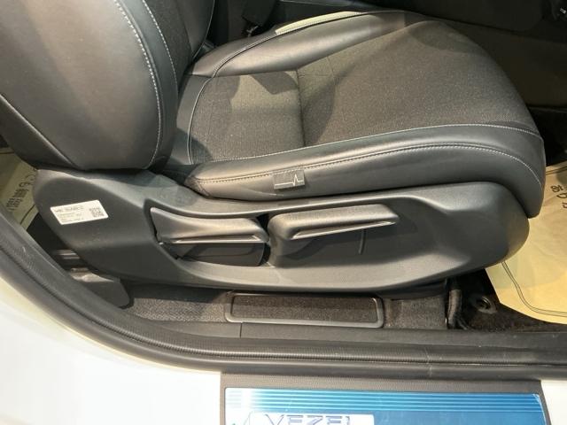 ｅ：ＨＥＶＺ　シートヒーター　リアカメラ　ＥＴＣ　バックアイカメラ　ブレーキサポート　スマ－トキー　前後センサー　パワーリアゲート　アダクティブクルーズコントロール　Ｂｌｕｅｔｏｏｔｈ　横滑り防止機能　ナビＴＶ（画像18）