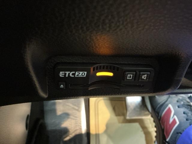 ｅ：ＨＥＶＺ　シートヒーター　リアカメラ　ＥＴＣ　バックアイカメラ　ブレーキサポート　スマ－トキー　前後センサー　パワーリアゲート　アダクティブクルーズコントロール　Ｂｌｕｅｔｏｏｔｈ　横滑り防止機能　ナビＴＶ（画像27）