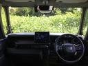 広びろとした視界が運転にゆとりを広げます。