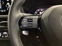ステアリング左手側にオーディオ関連のコントロールスイッチを配置しています。操作時は視線を逸らすことなく運転に集中できます。