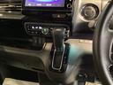 【ｅコンスイッチ】低燃費運転をサポートするＥＣＯＮモード。スイッチをＯＮすると、エンジンやトランスミッション、Ａ／Ｃなどを協調制御し、燃費の向上に貢献。エコドライブの効果を高めます。