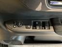 電動格納式リモコンドアミラーと、パワーウィンドウスイッチ等は運転席ドアにあります。