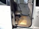 シートをはね上げれば、高さのある荷物も積めます。