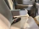 アームレスト付きで楽に運転できます。