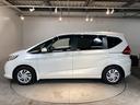 限られたスペースでも、スライドドアなら開閉がスムーズ！隣の車や壁にぶつかる心配がありません。