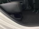 傘や置靴などをすっきりとしまえる大型のトレー。取り外して、手軽にお手入れもできます。